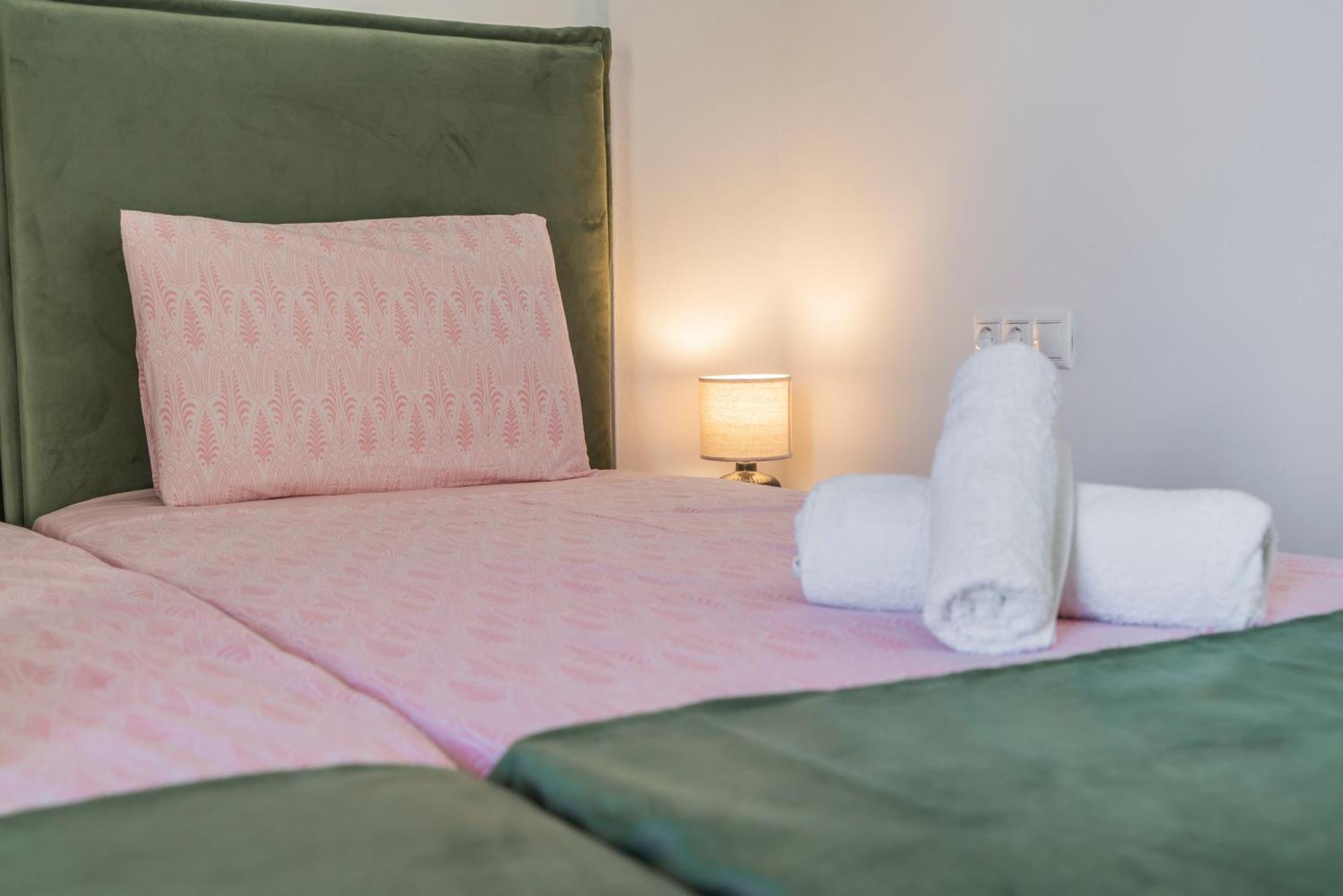 Neon 2Br Luxurious Central Apt Heraklion Bagian luar foto
